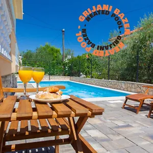 Pansion Tina Appartement Šilo